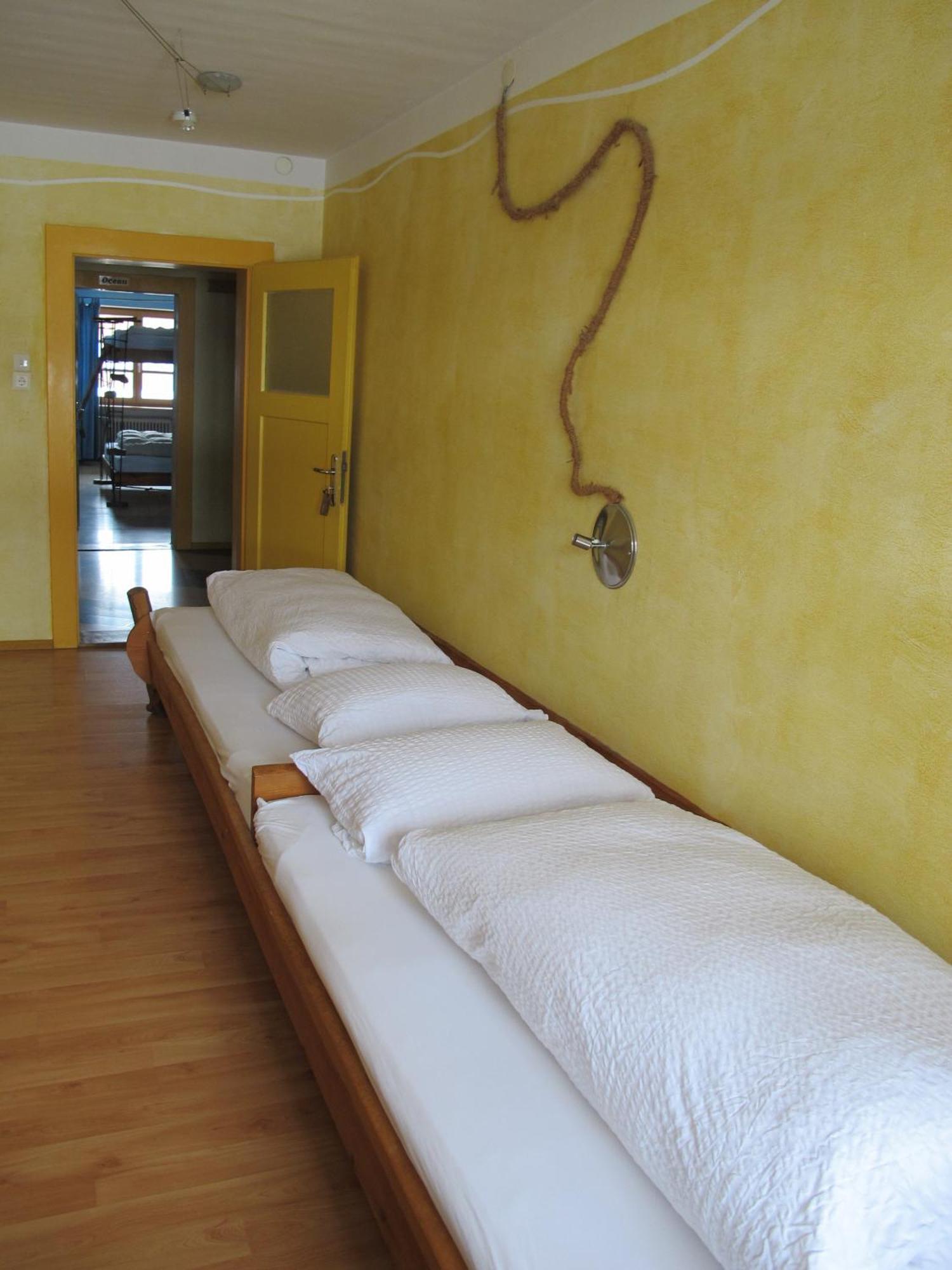 Schiff Bihlerdorf - Hostel Buitenkant foto